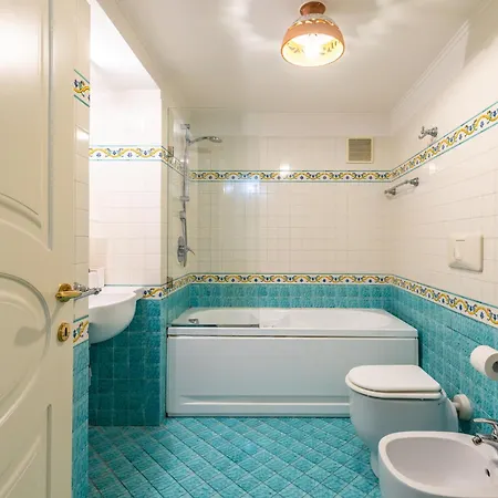 Santa Chiara Charming House With Terrace At Historical Center شقة