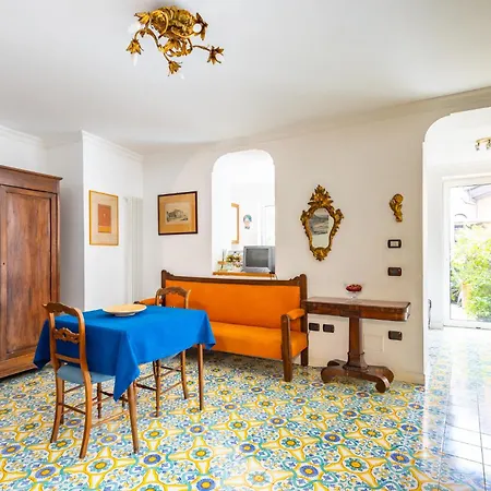 Santa Chiara Charming House With Terrace At Historical Center شقة *