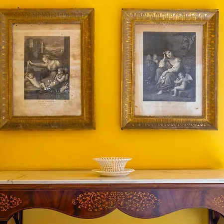 شقة Santa Chiara Charming House With Terrace At Historical Center