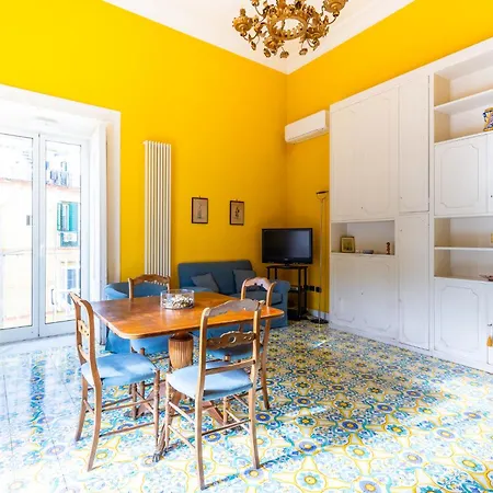 شقة Santa Chiara Charming House With Terrace At Historical Center *