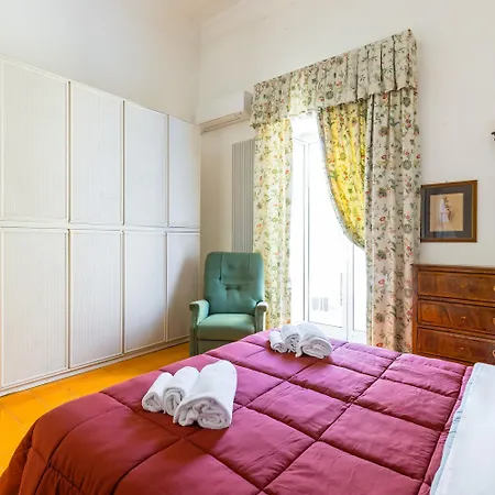 Santa Chiara Charming House With Terrace At Historical Center Apartmán