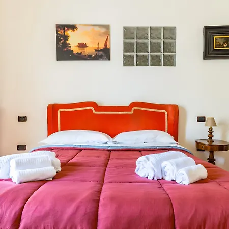 شقة Santa Chiara Charming House With Terrace At Historical Center *