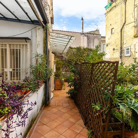 شقة Santa Chiara Charming House With Terrace At Historical Center