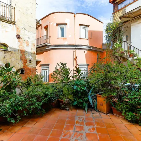 شقة Santa Chiara Charming House With Terrace At Historical Center
